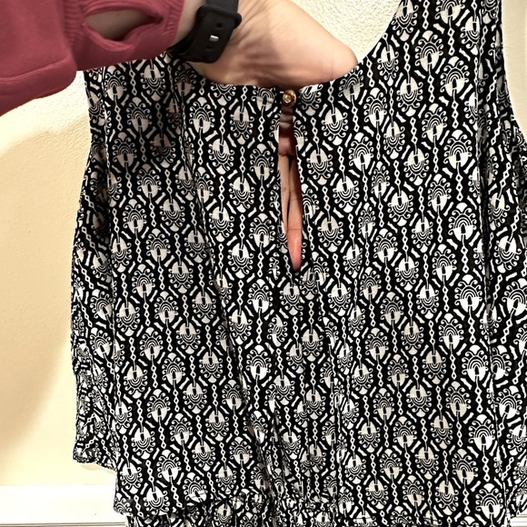 Black and white romper - Picture 5 of 8